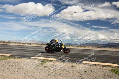 media/Nov-16-2025-Race Pace (Sun) [[8c5fa54630]]/Non Verified Riders (1st 20 Minutes)/3-Turn 3 Inside (11am)/